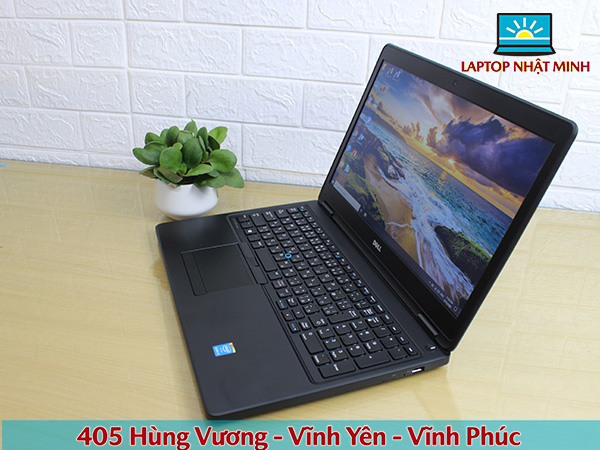 Tấm nền IPS mang lại góc hiển thị rất rộng cho màn hình laptop